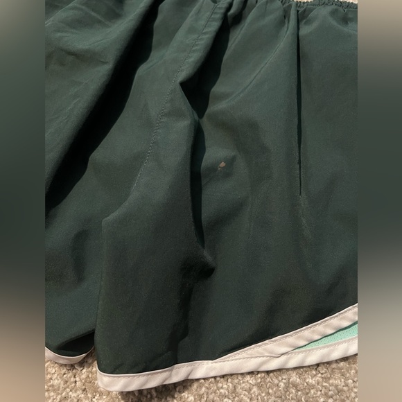 Ladies Nike Shorts Size Medium - Picture 5 of 5